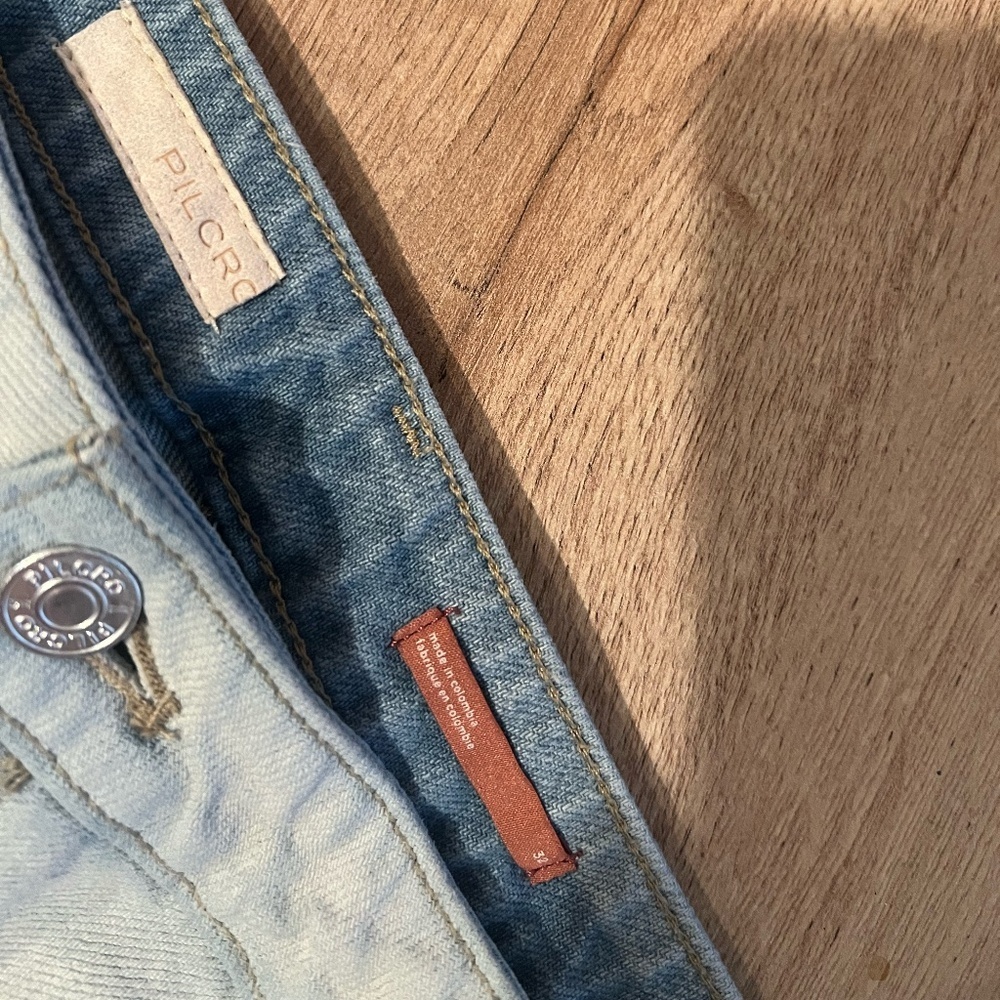 ***LIKE NEW***‎ Anthropologie X Pilcro Denim Micro Shorts (light wash) - Picture 8 of 9